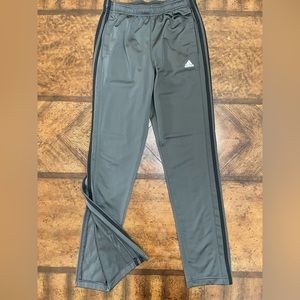Adidas men’s sweatpants with ankle zippers.   Sized medium gray w/black trim